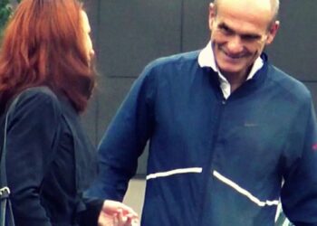 Craiul CTP se iubește cu o femeie tânără și frumoasă! Presa a realizat doar câteva poze cu cea care îi este alături jurnalistului