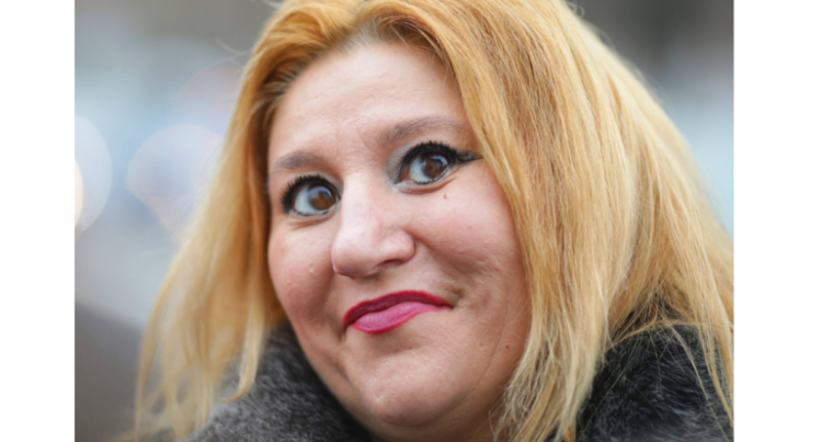 Diana Șoșoacă, cunoscută pentru pasiunea pe care o trezește bărbaților cu studii universitare, nu mai face față cererilor în căsătorie