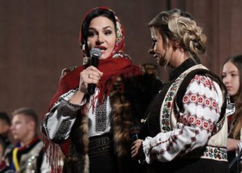 „10 pentru folclor”, pe esplanada Casei de Cultură din Suceava