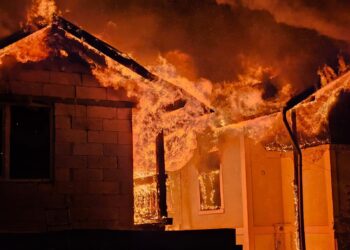 Două gospodării din Gura Humorului, mistuite de flăcări!