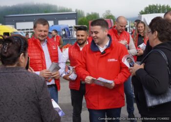 Gheorghe Șoldan, în piața din Stulpicani, alături de candidatul PSD George Gemănari: „Reacțiile oamenilor ne-au confirmat că este timpul pentru o schimbare reală, atât în administrația comunei Stulpicani, cât și la conducerea Consiliului Județean”