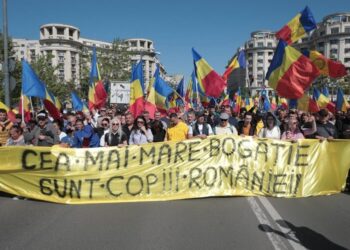 AUR: Statul condus de PSD și PNL nu susține tinerele familii! Dublarea alocațiilor pentru copii – o necesitate vitală pentru salvarea demografiei României