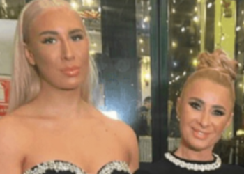 Anamaria Prodan și fiica ei, cele mai frumoase românce la ora actuală după toate standardele, ar putea fi interzise pe plaja la Dubai deoarece atrag toate privirile