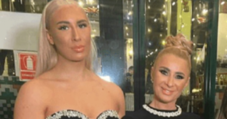 Anamaria Prodan și fiica ei, cele mai frumoase românce la ora actuală după toate standardele, ar putea fi interzise pe plaja la Dubai deoarece atrag toate privirile