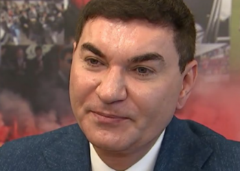 Cristi Borcea, frumușelul care a atins perfecțiunea la 54 de ani și acum e țiplă, este cel mai bine bărbat din România, la egalitate cu Alex Velea și Smiley