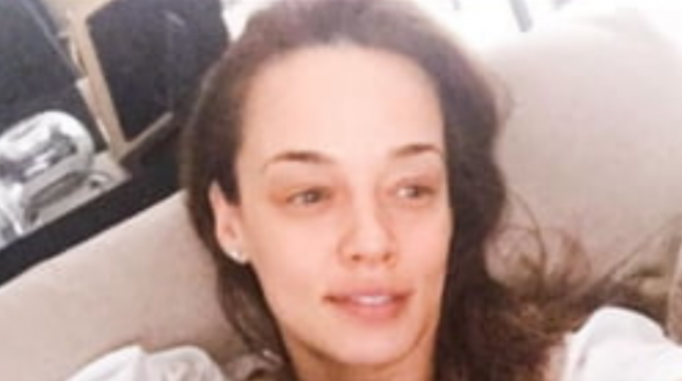 Andreea Raicu, considerată cea mai frumoasă româncă din toate timpurile, la egalitate cu naturala Bianca Drăgușanu, a atras toate privirile la sală