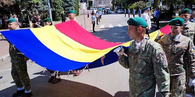Ziua Drapelului, sărbătorită la Suceava printr-un ceremonial militar și religios