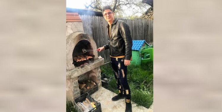 Fantasticul investigator Luis Lazarus păzeşte de pisici intrarea într-un mic tunel dacic