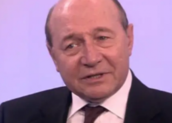 Traian Băsescu, care în realitate bea doar apă de vreo 20 de ani, fiindcă nu tolerează nimic altceva și nici nu îi place, e supărat că în Centrul Vechi pun ăia bere în apă!