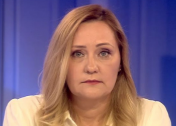 Elena Lasconi, care a ajuns cea mai frumoasă româncă de la televizor după ce s-a lăsat Gabriela Firea, are un soț care s-a angajat la Parlament pe competență