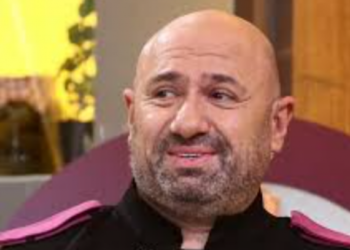Chef Cătălin Scărlătescu, care e atât de frumos încât ar putea trăi doar din asta, trăiește vânzând cozonaci de doar 200 de lei bucata