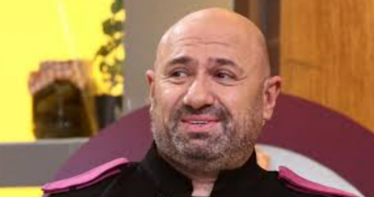Chef Cătălin Scărlătescu, care e atât de frumos încât ar putea trăi doar din asta, trăiește vânzând cozonaci de doar 200 de lei bucata