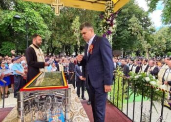 Cornel Nistorescu: Ce caută Ciolacu pe la biserici? Numai interesele și incultura pot determina un politician să facă mare tărăboi din credința sa religioasă