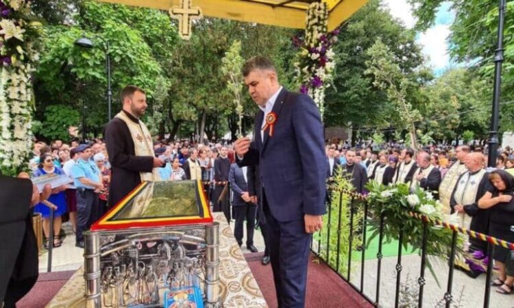 Cornel Nistorescu: Ce caută Ciolacu pe la biserici? Numai interesele și incultura pot determina un politician să facă mare tărăboi din credința sa religioasă