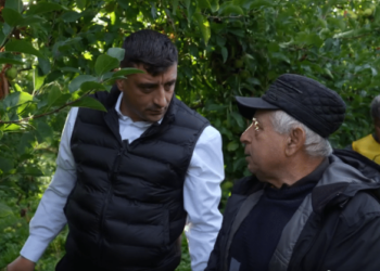 George Simion (AUR): Mere de Voinești pentru școlile românești. Am fost să ajutăm producătorii din două livezi