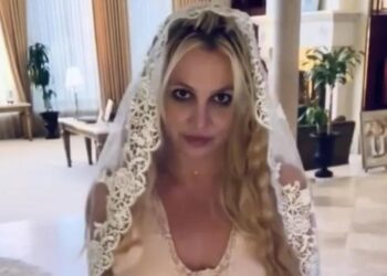 Cu ce femeie s-a căsătorit Britney Spears? Arată grozav în rochie de mireasă