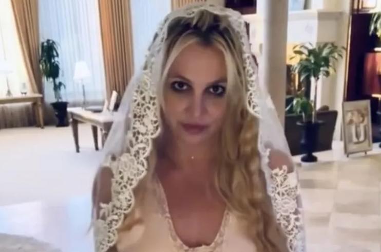 Cu ce femeie s-a căsătorit Britney Spears? Arată grozav în rochie de mireasă