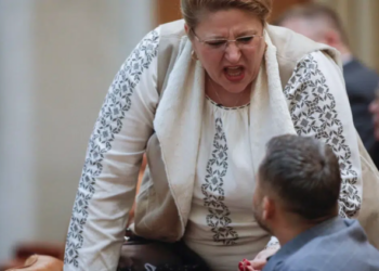 Curtea Constituțională joacă ruleta cu democrația: Șoșoacă, eliminată. Simion, următorul?