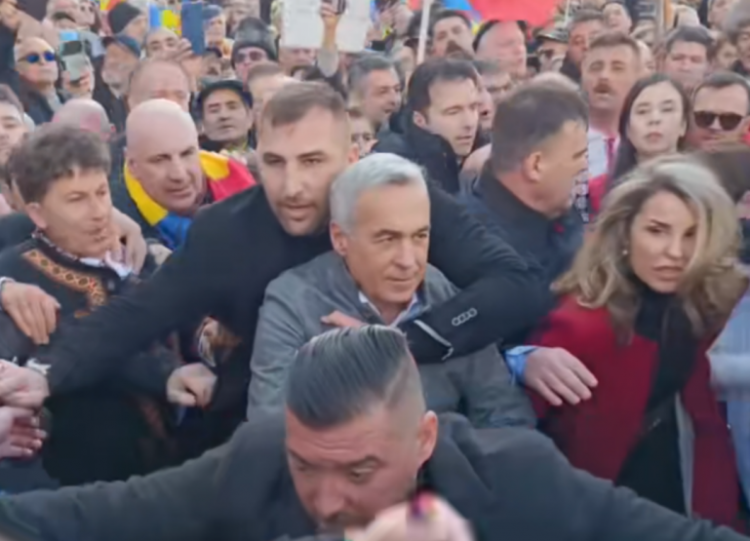Suntem mulți cu două facultăți absolvite care susținem pe domnul președinte Călinescu!