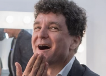 Nostalgicii comuniști nu vor să le taie Nicușor apa caldă două zile, dar vor să le-o taie Ceaușescu de tot