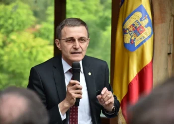 Ioan-Aurel Pop: „Anglo-americanii vor ca toți oamenii să fie otova, să folosească doar engleza, să mănânce hamburgeri și să poarte blugi!”