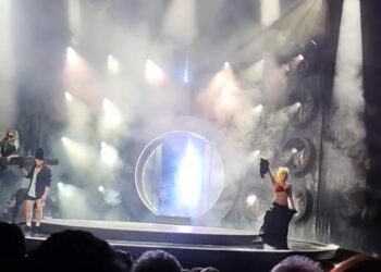 Revoltă pe rețelele de socializare după o piesă de teatru care a stârnit controverse din cauza religiei. Se cer demiteri la TNB