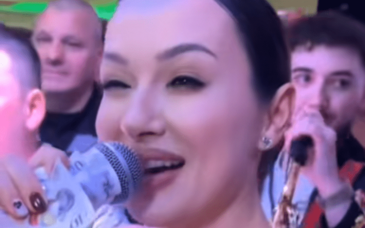 Vlăduța Lupău are o voce monumentală, peste a Mariei Tănase, și este mai frumoasă decât Irina Loghin în tinerețe, când era superbă