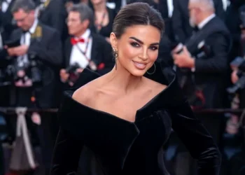 Ce româncă a strălucit pe covorul roșu de la Cannes? A stat la doar câțiva metri de celebrul Tom Cruise