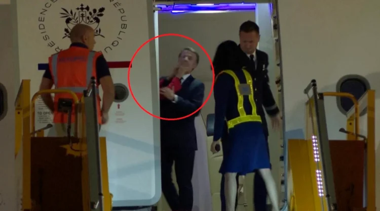 Brigitte Macron l-a pocnit pe Emmanuel Macron la aeroport, din cauza geloziei