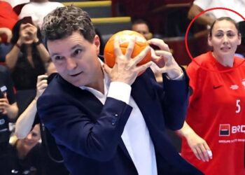 Nicușor Dan a bătut o lovitură de la 7 metri ca un olimpic la matematică, adică a ratat. Dar cu toate că a ratat CCR îi va valida golul