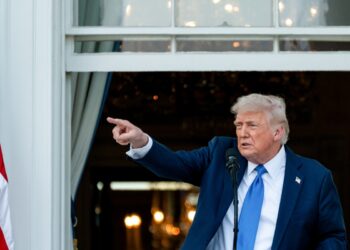 Donald Trump ordonă: Cetățeni din 12 țări au interzis să intre în SUA! E și România printre ele?