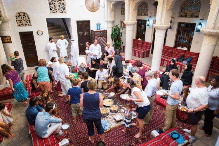 De la bucătării tradiționale la festinuri în deșert: o aventură culinară în Dubai