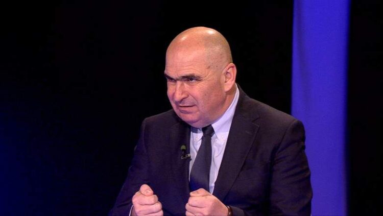 Bolojan se dă exemplu de austeritate: ”Eu de ani de zile umblu cu o singură sprânceană!”
