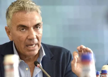 Dragoș Anastasiu le cere judecătorilor CCR să renunțe „benevol” la „primele de pensionare” de 35.000 de euro