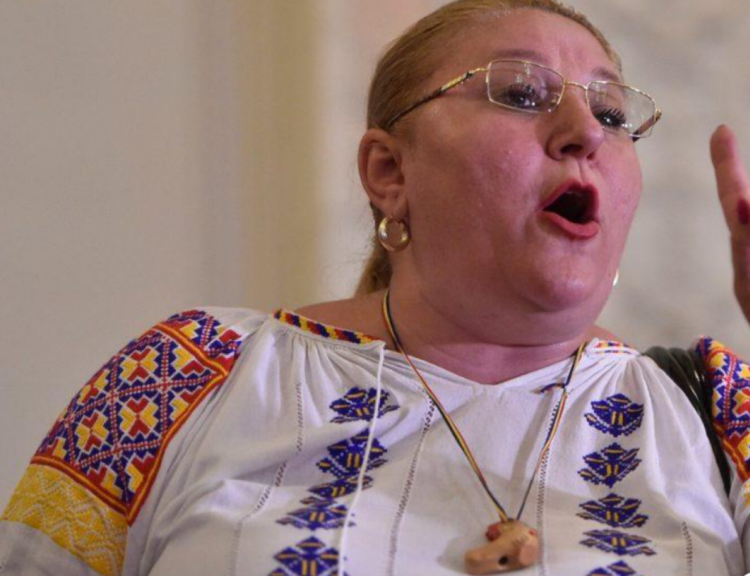 ‘Aveți chef să vă certați cu mine? Vrei să-l sun pe Bolojan’ – Scandal între Diana Șoșoacă și jandarmi în fața Guvernului