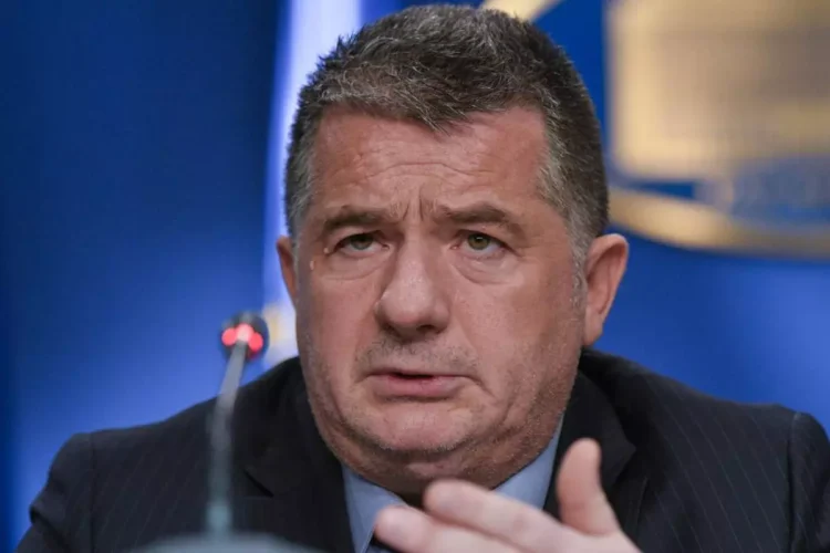 Salariul directorului CFR Călători, care se plângea că ia „numai 11 mii de euro lunar”, scade cu 10%. Angajațiilor simpli li se taie 20%