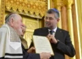 Mesajul lui Marcel Ciolacu la moartea marelui rabin Menachem Hacohen, căruia i-a acordat cetățenia română