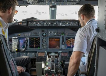 Copilot suspendat de TAROM după un incident în zbor